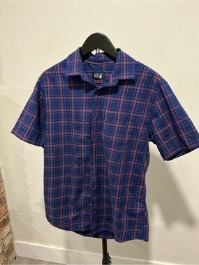 Short-Sleeve Plaid Button-Down Shirt in Navy & Red